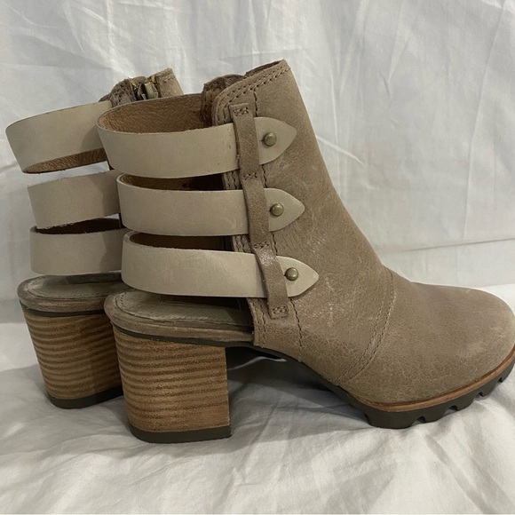 SOREL chunky heel leather Addington bootie size 36.5  in beige - Picture 6 of 9